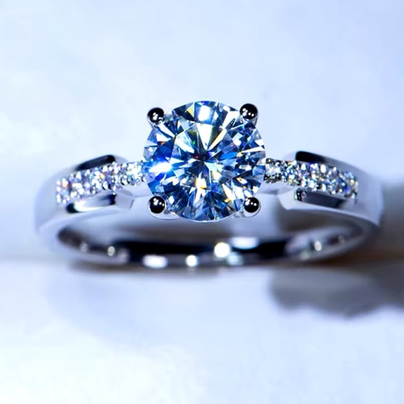 NWT Silver Round Stone Dainty Wedding Ring - Picture 1 of 5